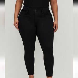 🚪CLEAR OUT! Torrid High-waisted Jegging